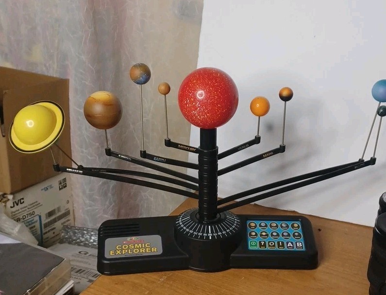 Scholastic Interactive Planetarium Scientific Space Learning Toy Planets Lights