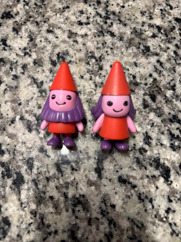 Jouets figurines Sago Mini Jinja’s Jet avion Tom & Astrid gnomes rouge violet