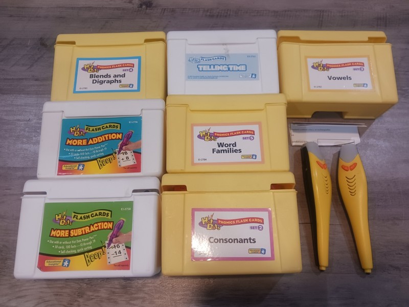 Hot Dots 2 Talking Pens and 7 Flash Card Sets Teaching Education Tools