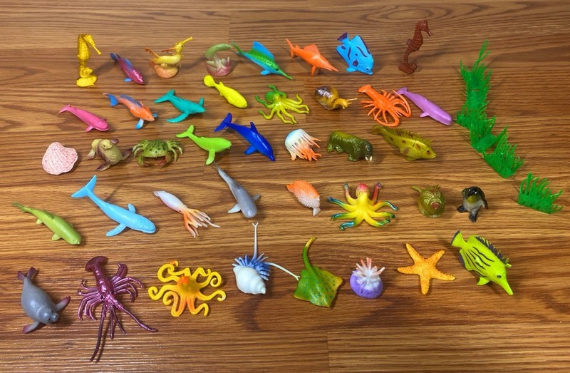 Lot of 40 Sea Creatures Fish Ocean Animal Plastic Rubber Miniature Figures