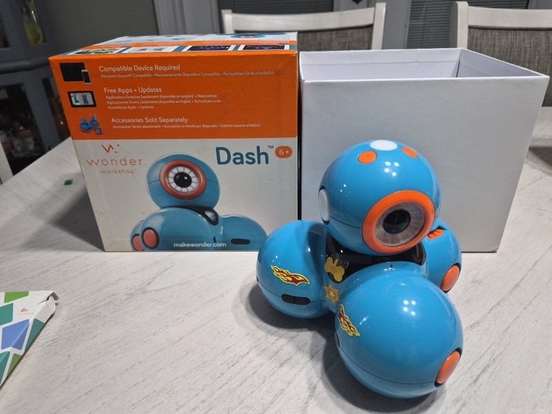 Wonder Workshop Dash Smart Robot For Curious Minds Model Coding Toy With Cards