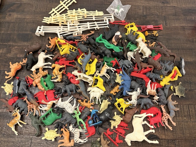 Vintage Toy Animal Figures Lot Plastic Zoo Farmer dinosaurs fence