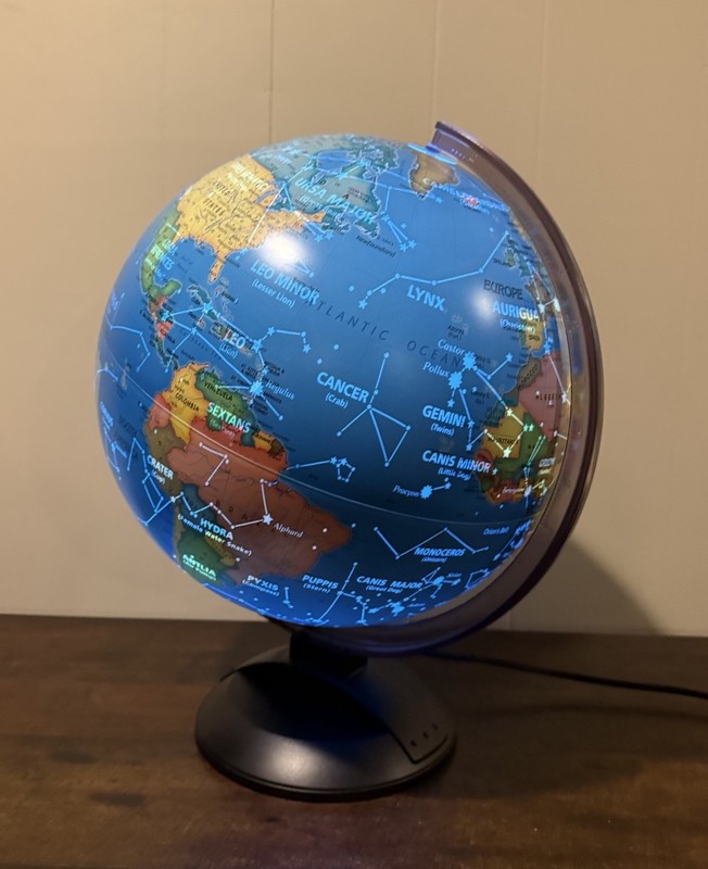 Replogle Toys R Us Illuminated Table Top World Globe Constellations When Lit