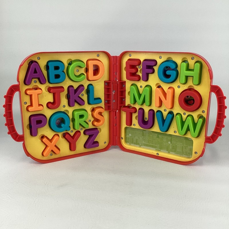 Sesame Street Elmo On The Go Letters Take Along Case Alphabet Learning Toy 2014