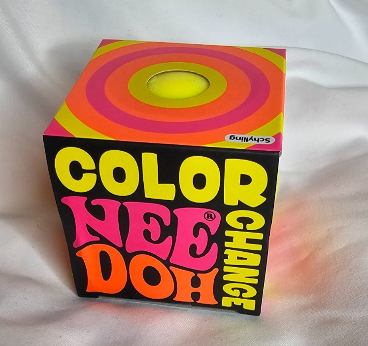 NeeDoh Color Change Squeeze Ball Yellow NEW