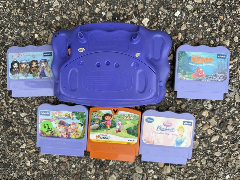 Vtech V. Smile Pocket with 5 Games - Tested! See description and pics!! gallery
