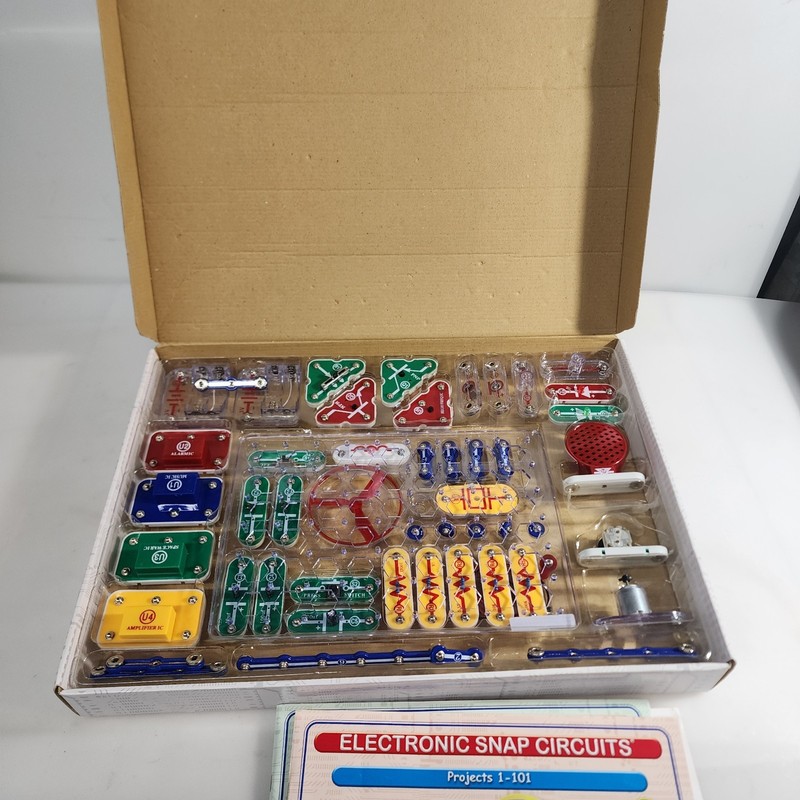 Elenco Snap Circuits SC-300 Electronics Kit Y2K Stem Toy 300++ Projects