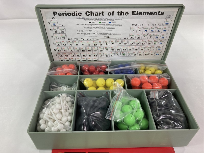 Polylab Atomic Model Senior Set 370 Atoms 185 Lugs (Bonds) – Great for Classroom
