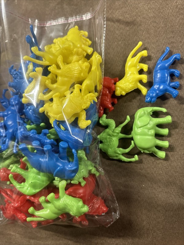 63 Pieces Plastic Animals Toys Red, Green, Yellow And Blue Loin Camel Raino