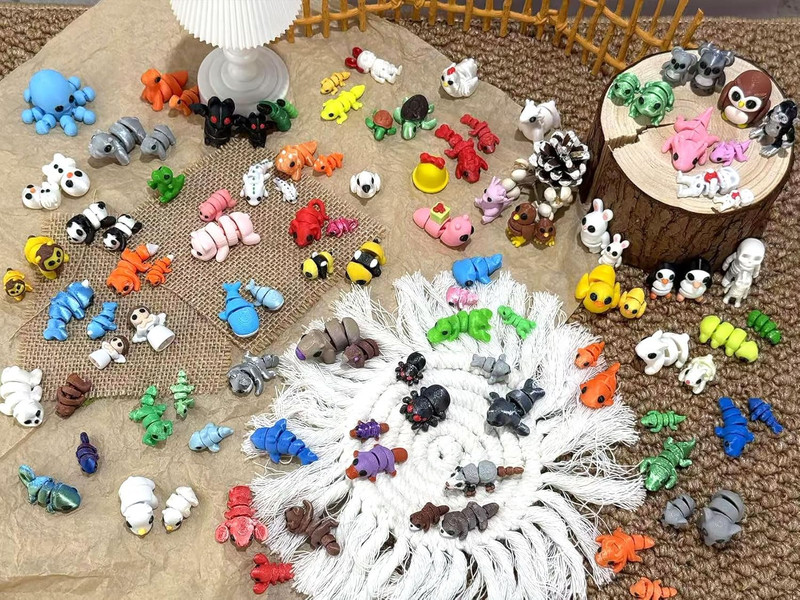 102 Pcs Mini Random 3D Printed Animal Figurines Set, Flexible Articulated Fid... gallery
