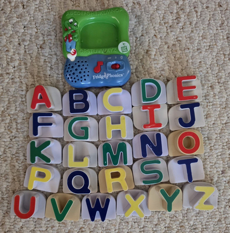 Leap Frog Fridge Phonics Reader and 26 Upper Case Magnetic Letters Set Tested