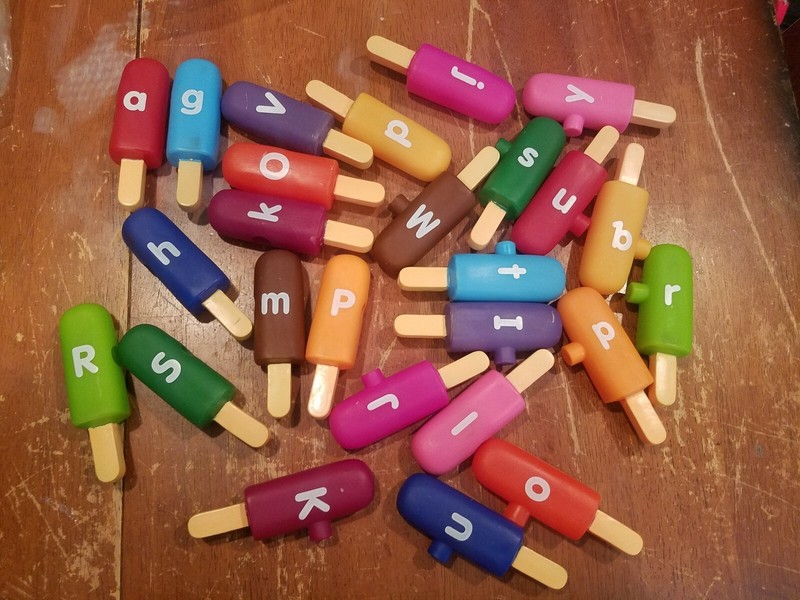 26pcs Lower/Upper Case ALPHABET LETTERS Word Builders Kids Learning Toys