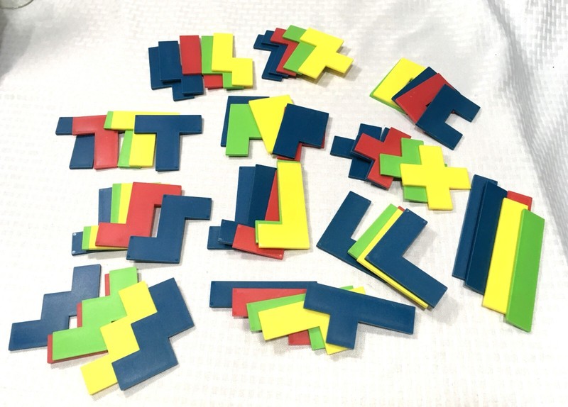 PENTOMINOES MATH MANIPULATIVES / GEOMETRIC SHAPES / 5 SETS / 12 SHAPES 60 PIECES