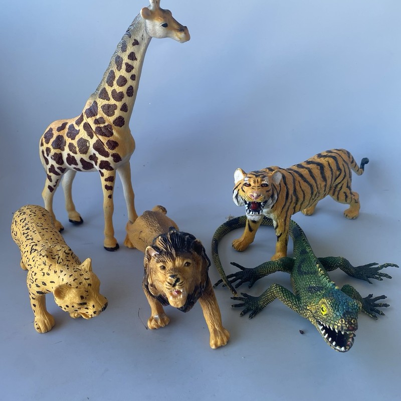 Lot of 5 Safari Wild Animal Figures Giraffe Tiger Lion Plastic Toy Set