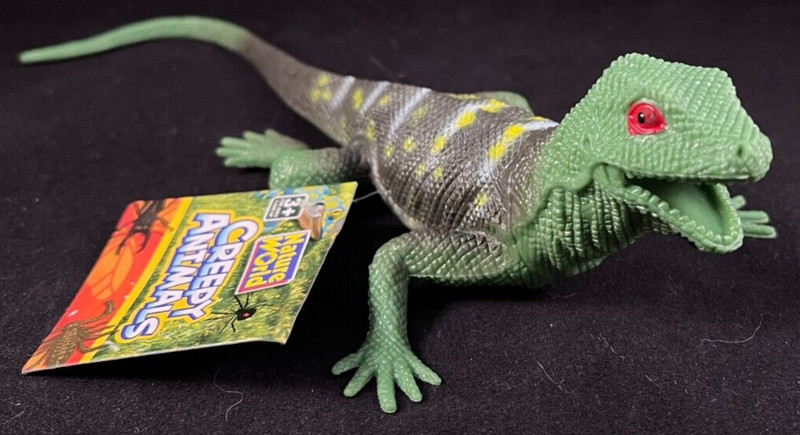 Green Lizard – Nature World – Creepy Animals – Approx 8.5″ Long x 4″ Wide