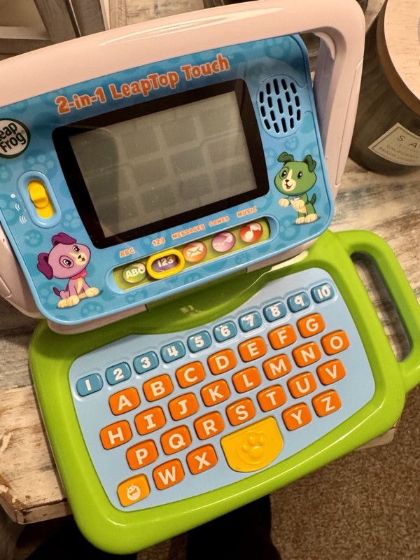 LeapFrog 2-in-1 LeapTop Touch Used tested Working *MISSING BATTERY LID* gallery