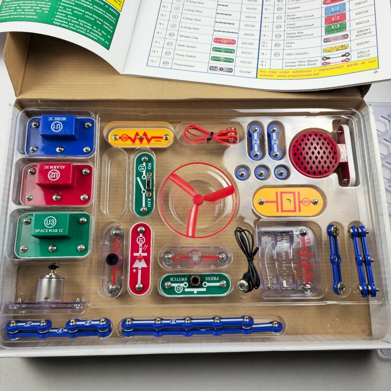 Snap Circuits Jr. SC-100 by ELENCO (2016) Build Over 100 Projects Complete w/box