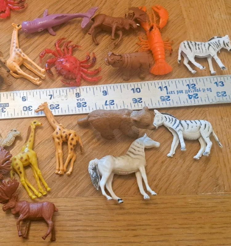 Lot 23 Toy Plastic Animal Figures New & Old Zoo/Water Animals Assorted Sizes gallery