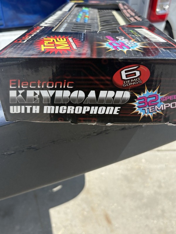 Electronic Keyboard with Microphone, 37 Keys, 6 Demo Songs, 6 Timbres, 6 Rhythms gallery