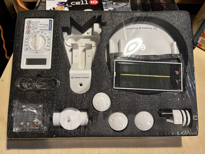 Thames & Kosmos Fuel Cell 10 Car And Experiment Kit - Box open, INNER KIT SEALED gallery