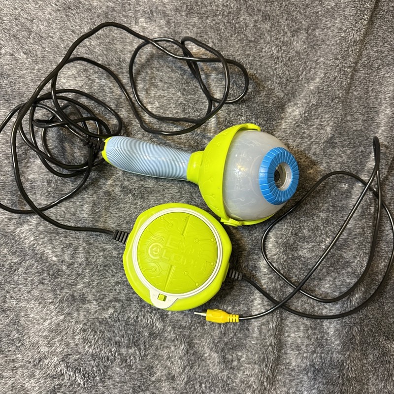 Jakks Pacific EyeClops Bionic Eye Plug & Play Microscope/Magnifier Tested WORKS!