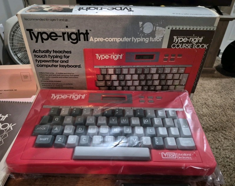 V-Tech Type Right Educational Electronic Typing Tutor Keyboard #80-0830 – NEW