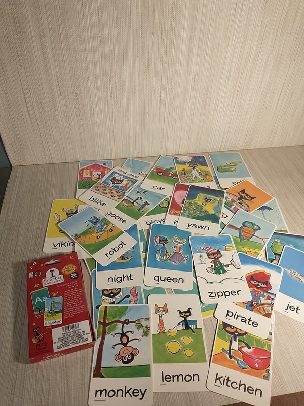 Pete the Cat 36 Flash Cards ABC’s and Words Flash Cards Ages 3+