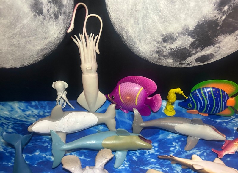 Mixed Lot 25 Modern Vintage Figures Ocean Animals Sealife Creatures Fish Toys gallery