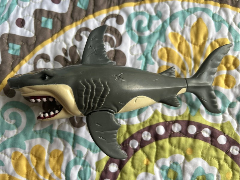Vintage Toys R Us Animal Planet Chomping Action Figure 8” Great White Shark Toy