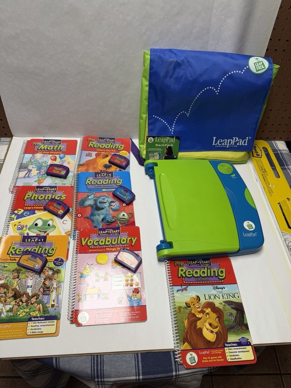 2001 LEAP FROG LEAP PAD LEARNING SYSTEM 7 BOOKS & 6 GAMES & BACKPACK