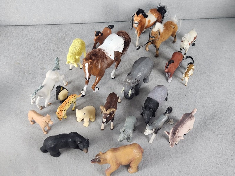 Lot 21 Animal Figures Farm Zoo Horses Mixed Papo Mojo Collectible + Generic Toys gallery