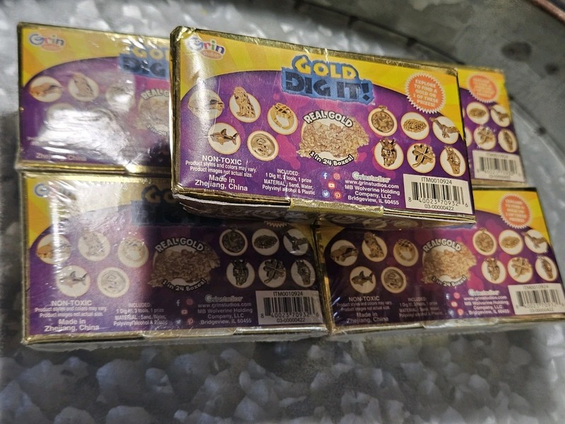 BIG LOT OF 5 SEALED HASBRO GRIN REAL GOLD DIG IT! BOXES BLINGIN’ GOLD!