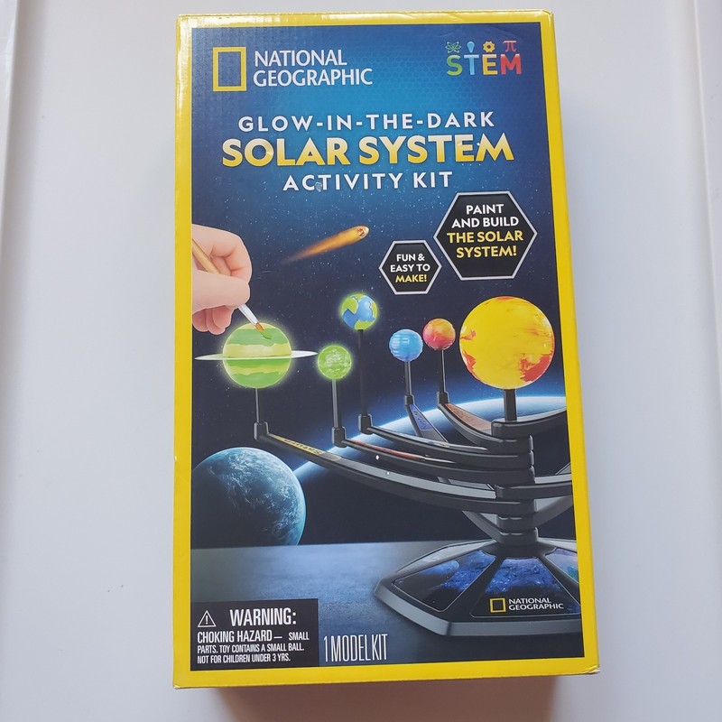 New in Box Glow-in-the-Dark Solar System Model Kit Build Paint 3D Planets 8+ gallery