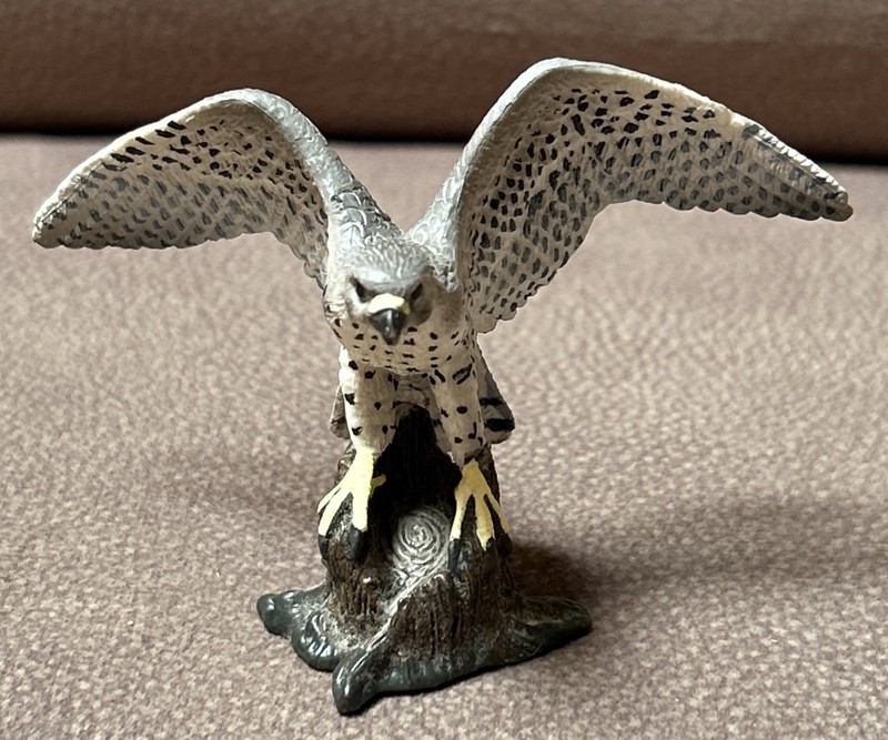 Schleich PEREGRINE FALCON Bird Wildlife Animal Figure 2011 Retired Lot 14633 gallery