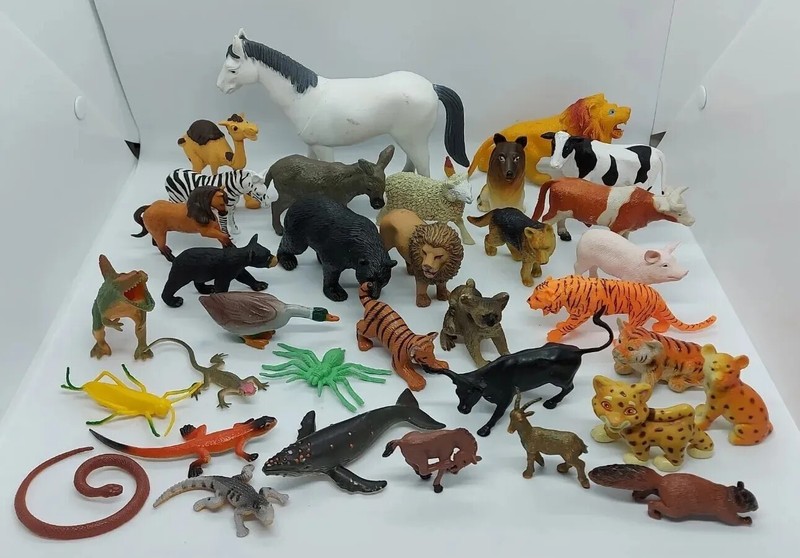 Toy Plastic Animal Figures Lot of 35 FARM, ZOO, Pets, Reptiles, Insects, Spider