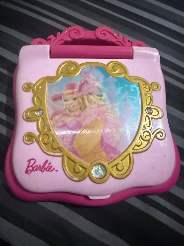 Barbie & The Three Musketeers Laptop 2009 Oregon Scientific RARE Venticular Top