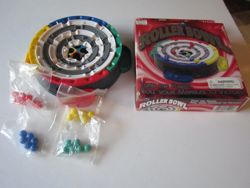 PRE-OWNED “ROLLER BOWL” GAME – AGES 7+ – 2 TO 4 PLAYERS – WINNING MOVES GAMES