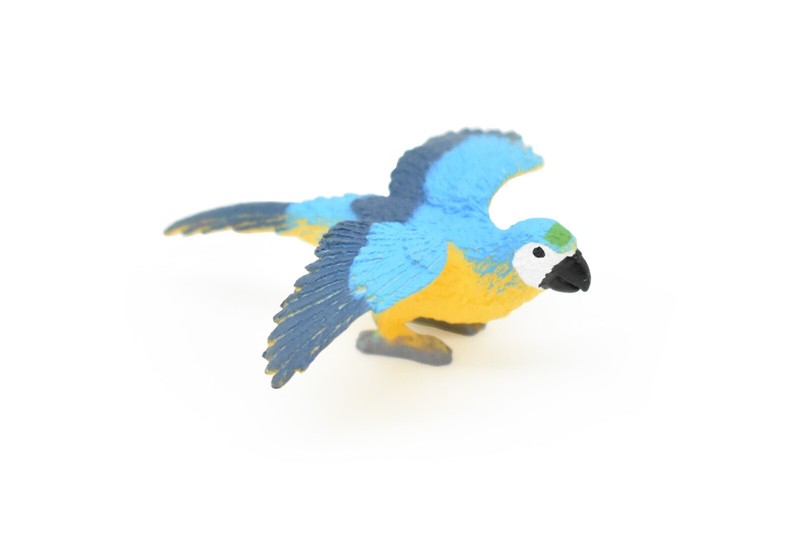 Macaw Parrot, Blue & Yellow Very Nice Plastic Model Toy 2 1/2″ F3009 B109