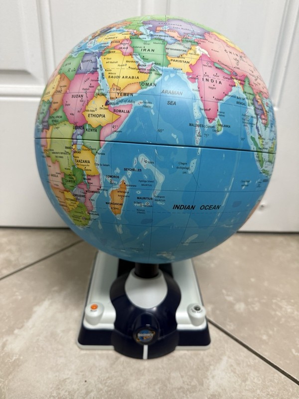 [PRE-OWNED] Discovery Kids Glow Star Globe [BATTERIES INCLUDED]