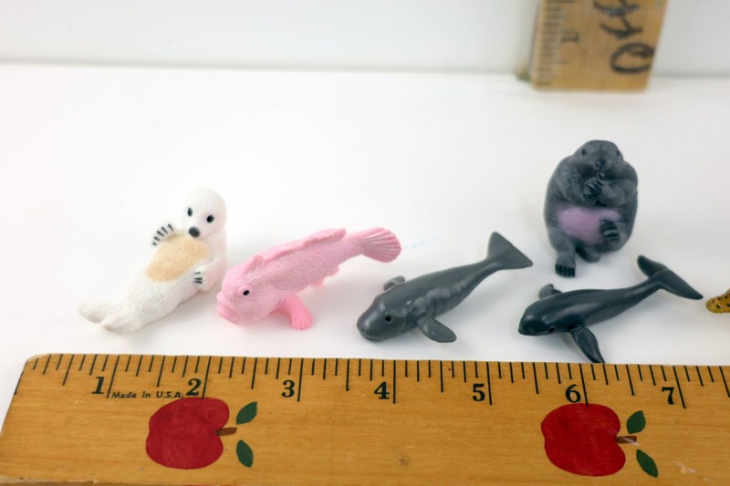 Lot of 8 Yowie Animal Figures - Echinda,Frogfish,Black Bear Cub,Cuban Crocodile gallery