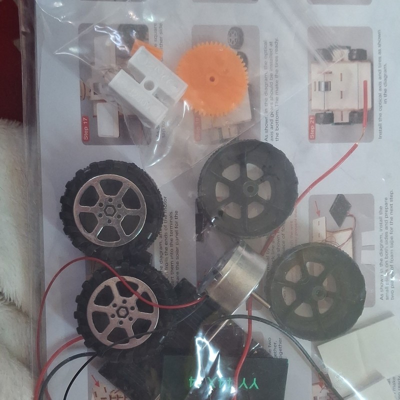 Solar Powered Robot Car Kit Educational Toy with Wheels, Gears, Motor gallery