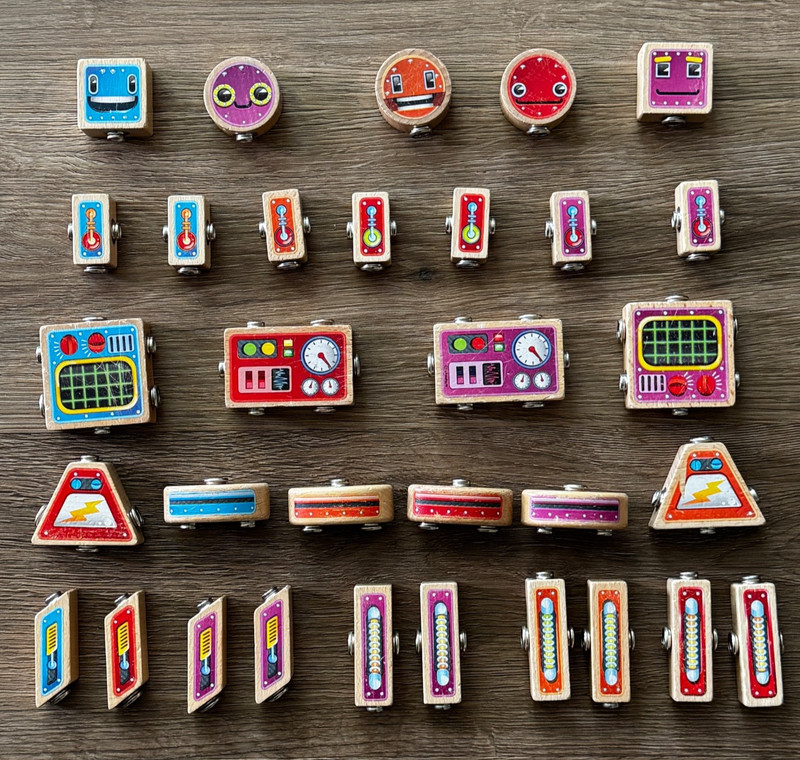Lakeshore Snap Bots PP838 Robot Builder Wooden Blocks Learning Toy 32 Pieces