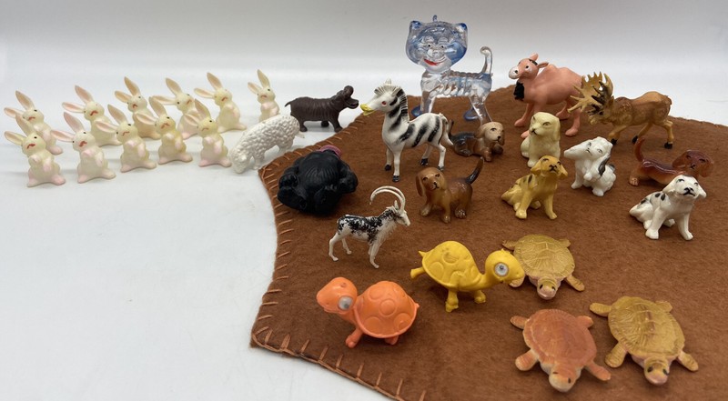 Vintage Lot of 31 Mixed Mini Plastic Rubber Animals Hong Kong Lucite Cat