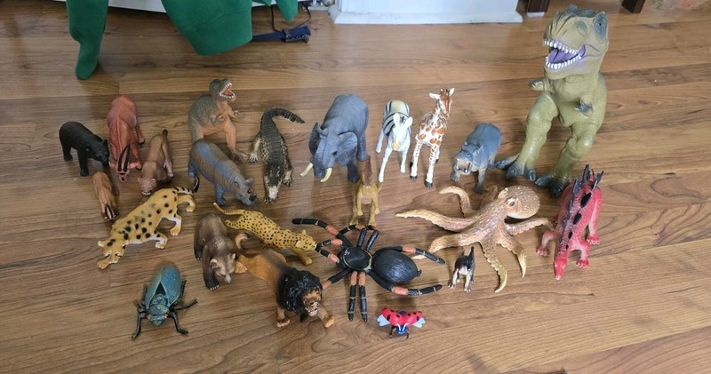 Animal Figure Zoo Safari Farm Wildlife Dino Plastic Toys Mixed Animals Lot of 23