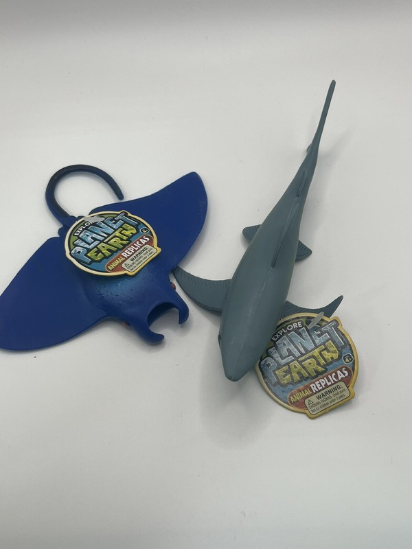 Great White Shark & Ray Planet Earth Animal Replicas Toy New