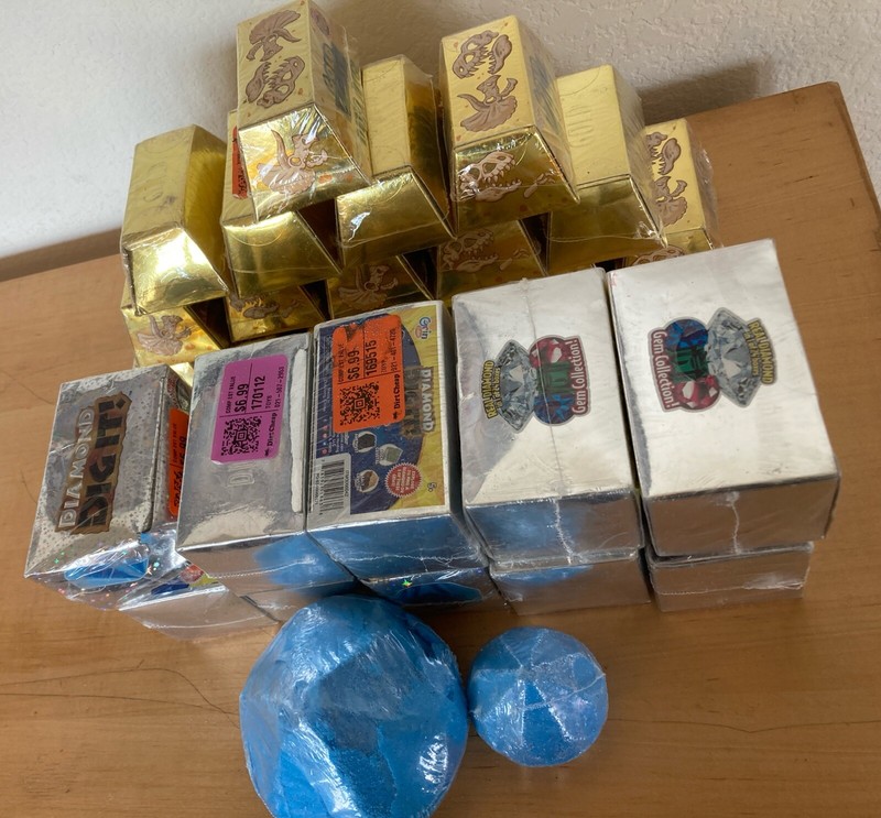 Diamond Dig It! Diamond & Gold Boxes Jewel Gem (12 diamond & 16 Gold) Good luck!
