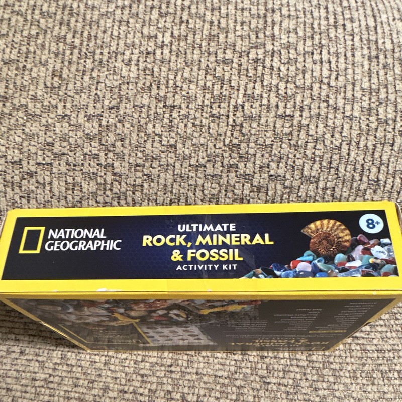 National Geographic Ultimate Rock, Mineral & Fossil Activity Kit NGRMF200 gallery