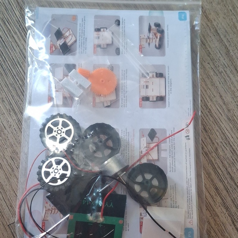 Solar Powered Robot Car Kit Educational Toy with Wheels, Gears, Motor gallery