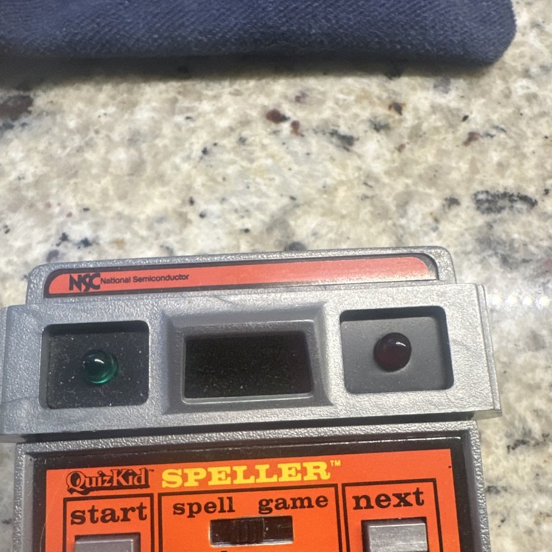 National Semiconductor Quiz Kid Speller Game 1978 w/ Case & Book 103081 gallery