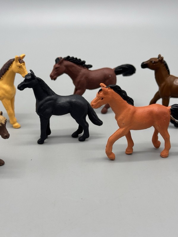 Horse Figure Lot Of 7 SMALL Miniature Horses Includes Safari LTD gallery